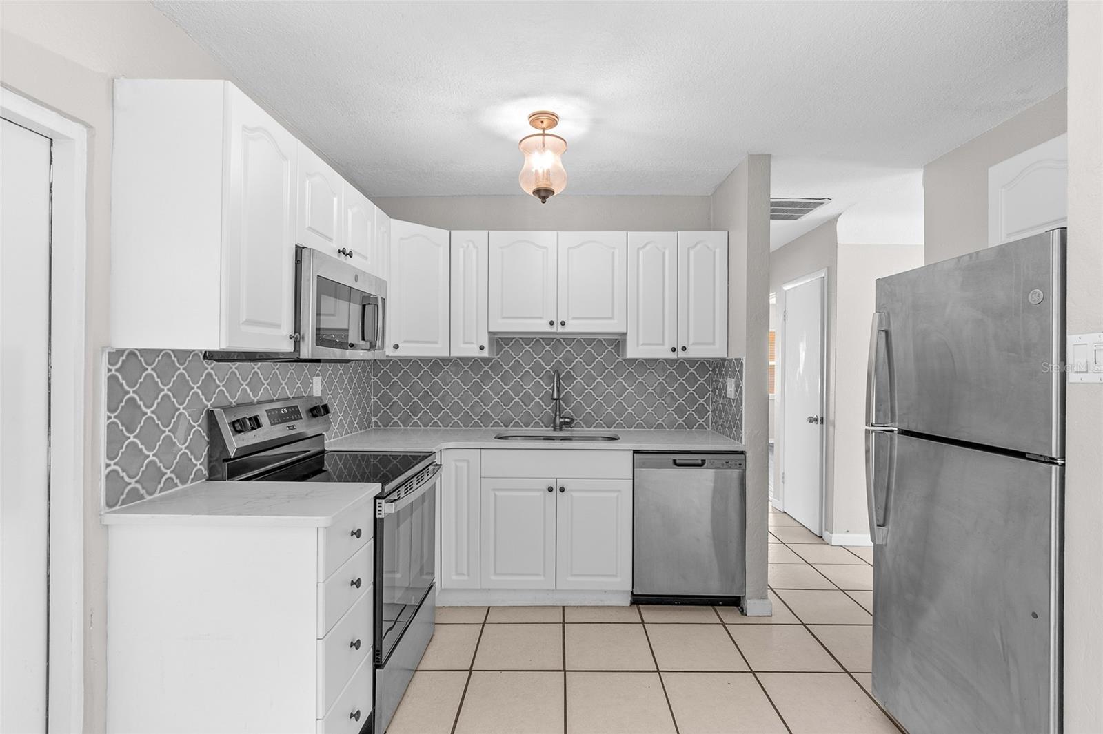 KENNETH CITY UNIT 1 REV - Residential