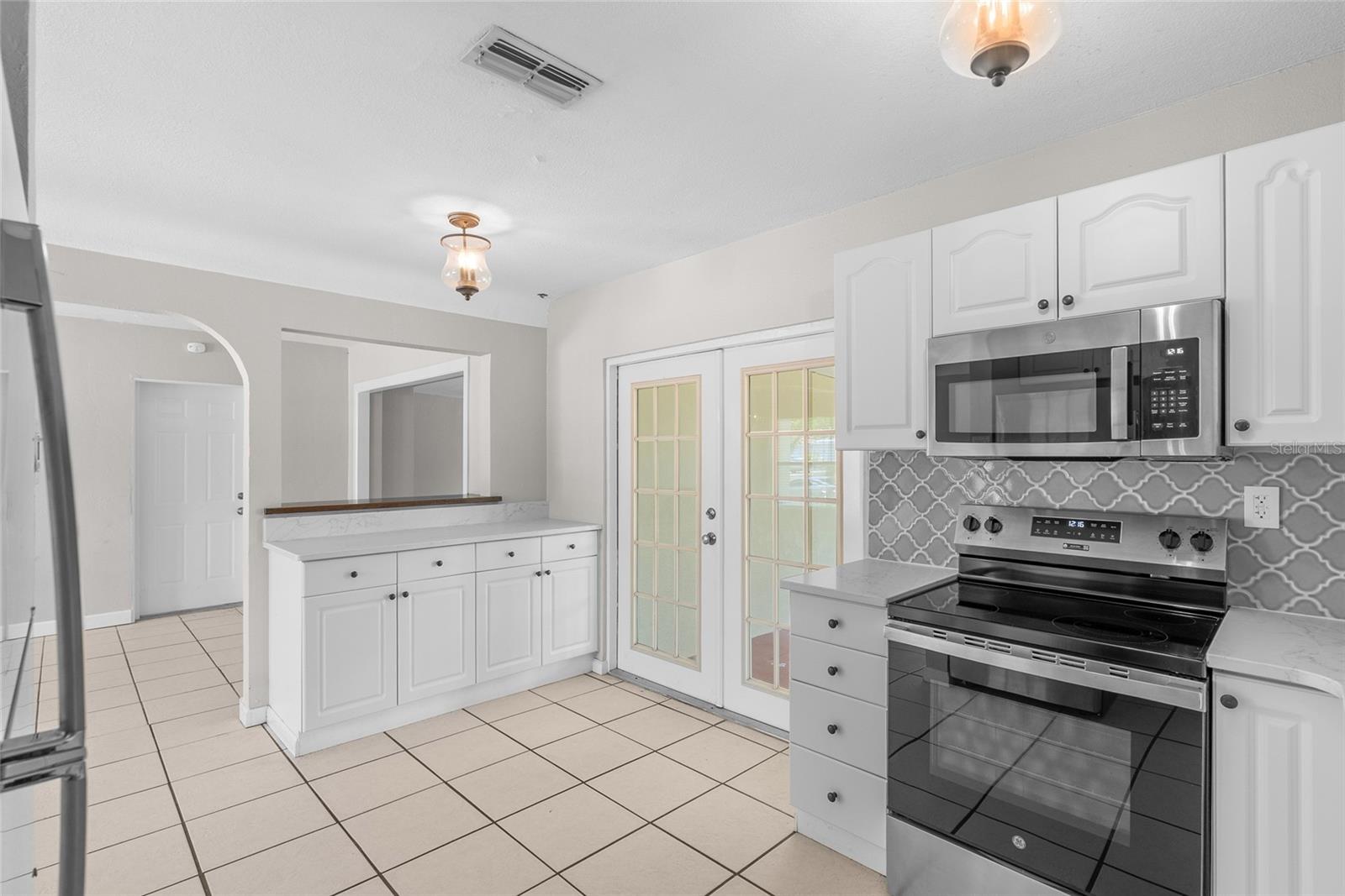 KENNETH CITY UNIT 1 REV - Residential