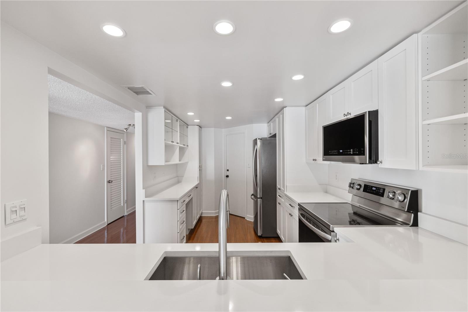 BAYSHORE DIPLOMAT A CONDOMINIU - Residential Lease