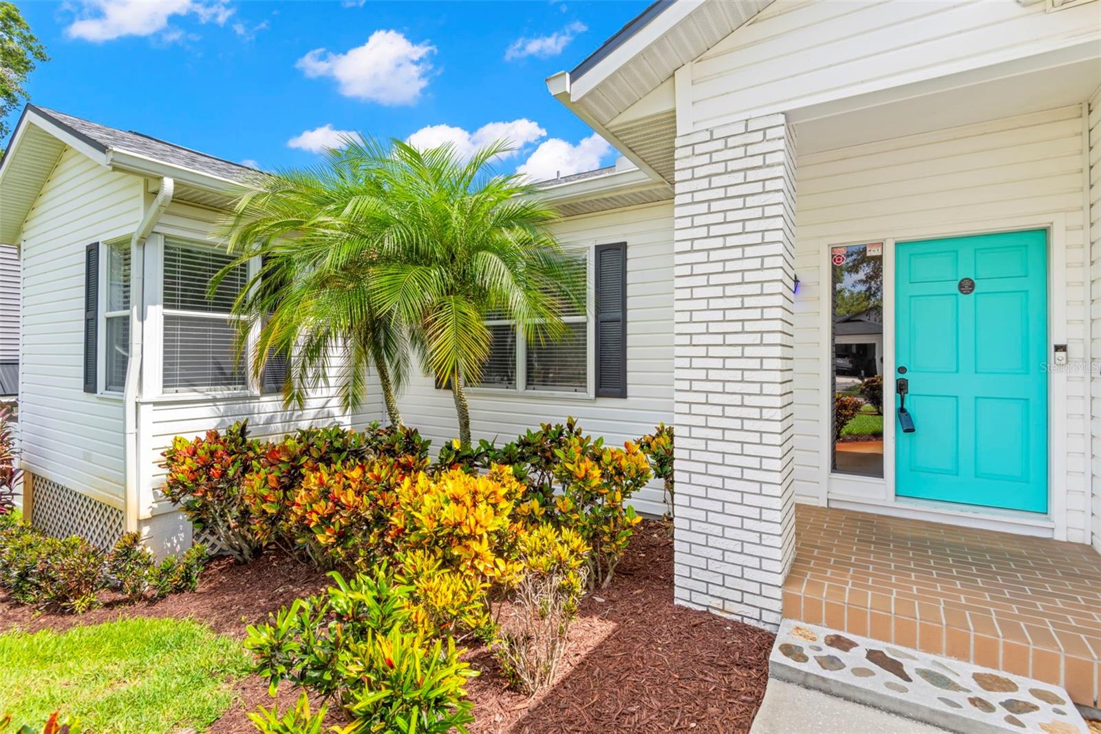 859 HARBOR HILL DRIVE