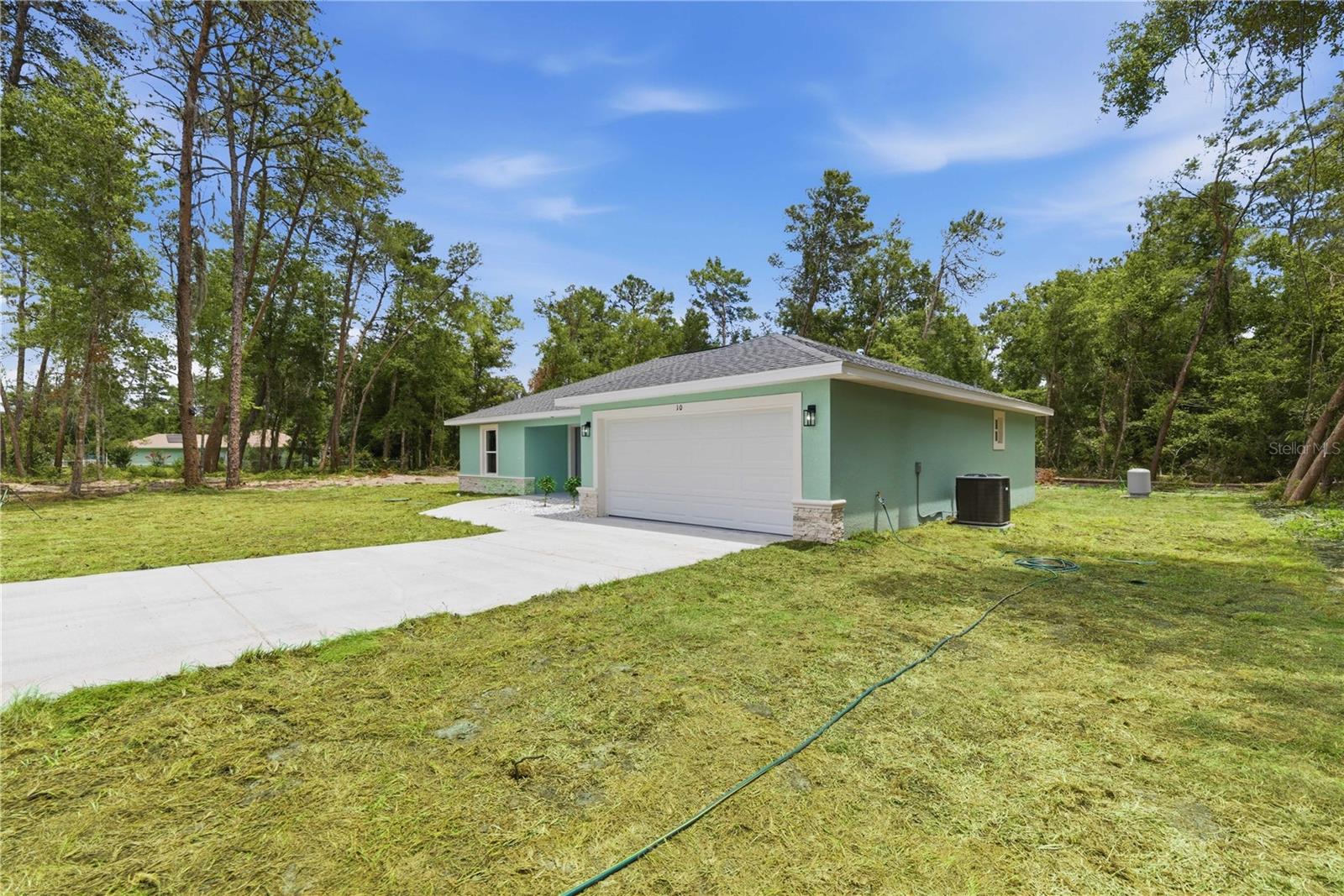 10 BAY LANE
