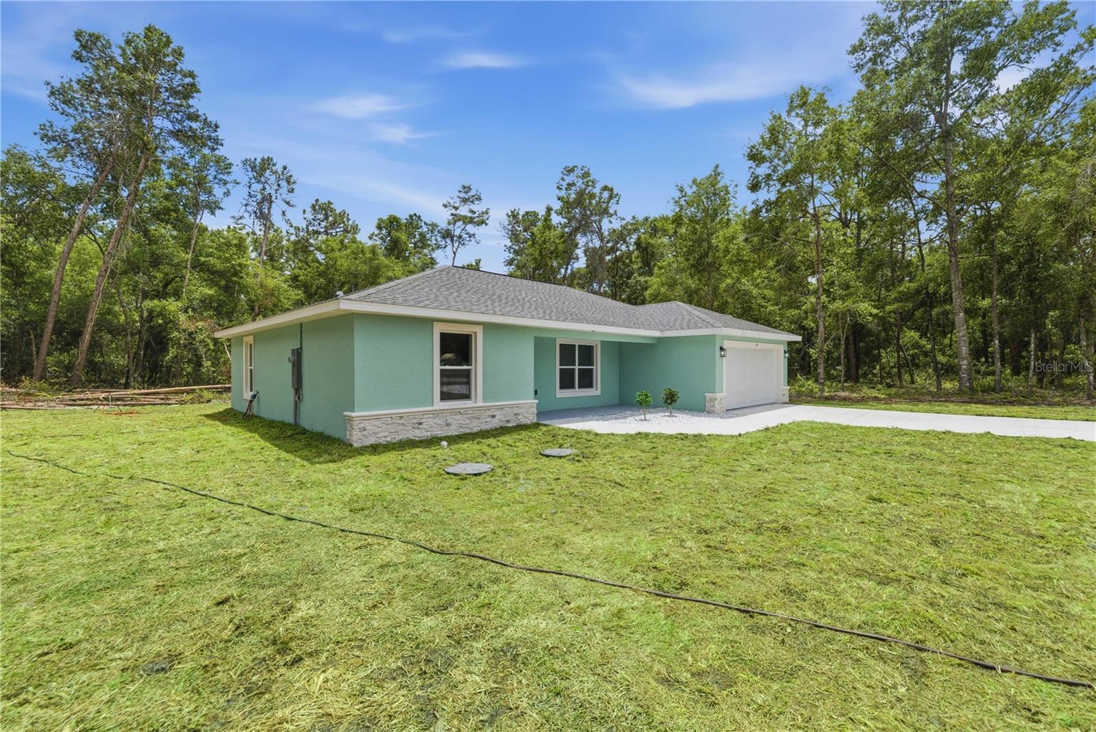 10 BAY LANE