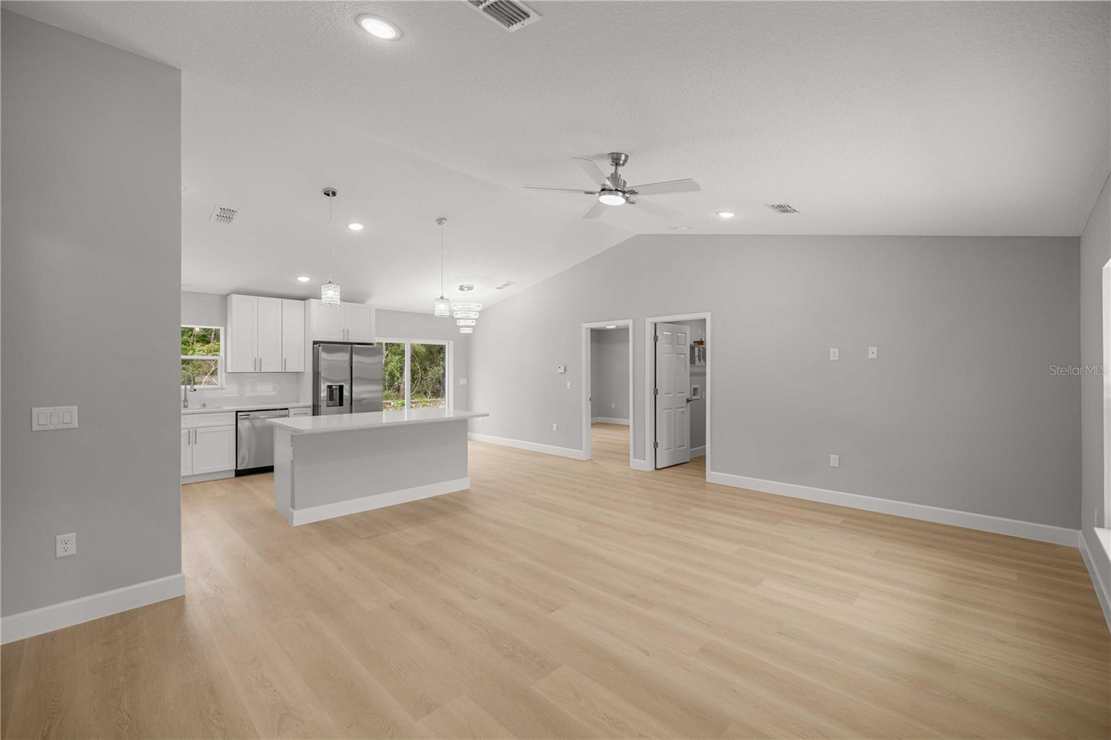 10 BAY LANE