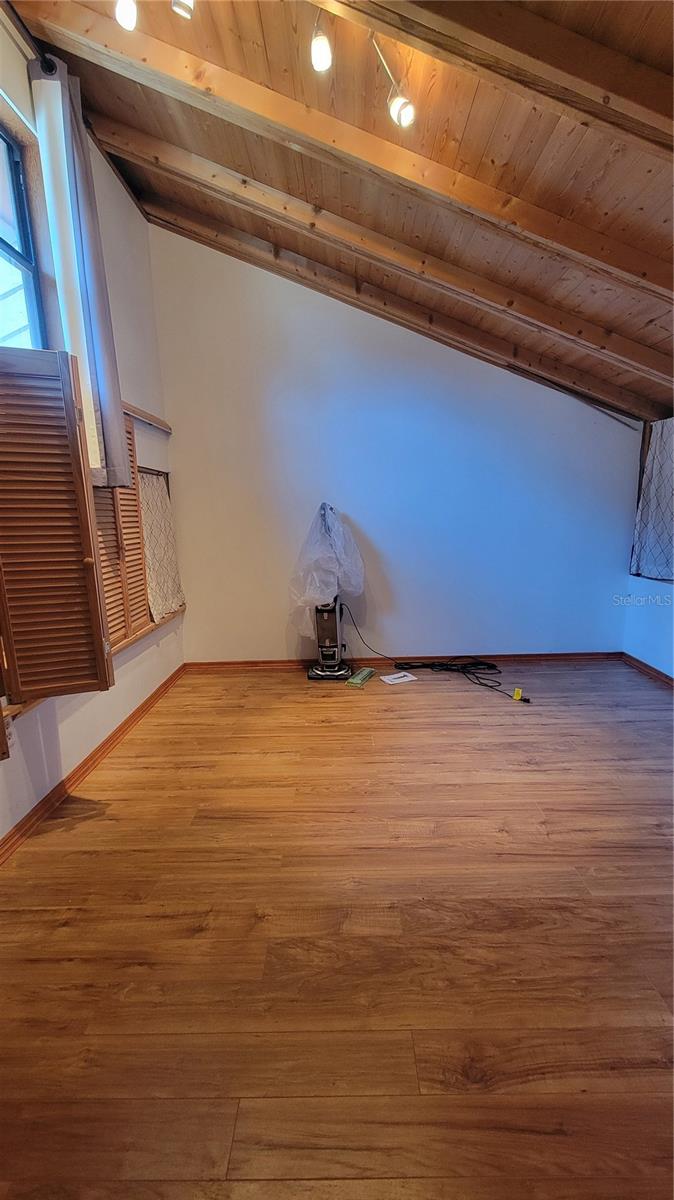 VINEYARD CONDO PH 04 - Residential