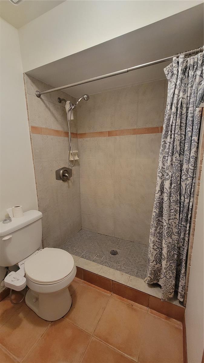 VINEYARD CONDO PH 04 - Residential