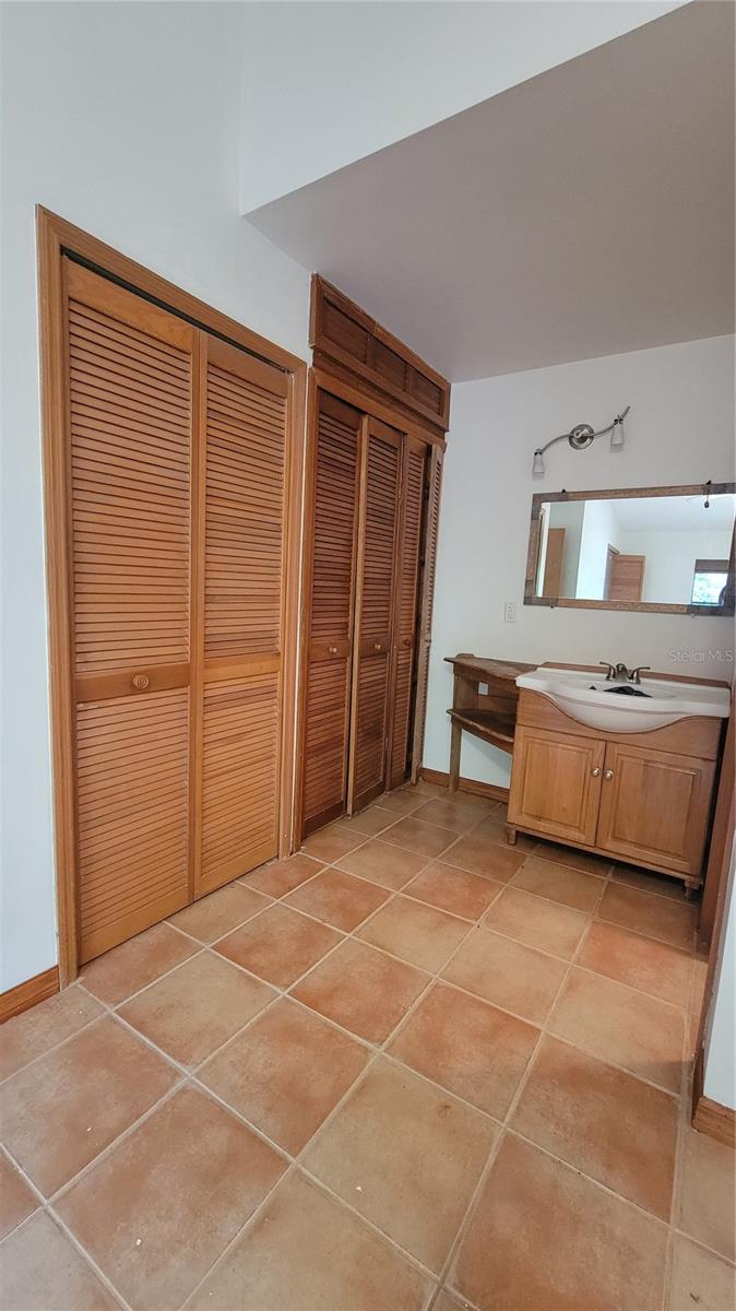 VINEYARD CONDO PH 04 - Residential