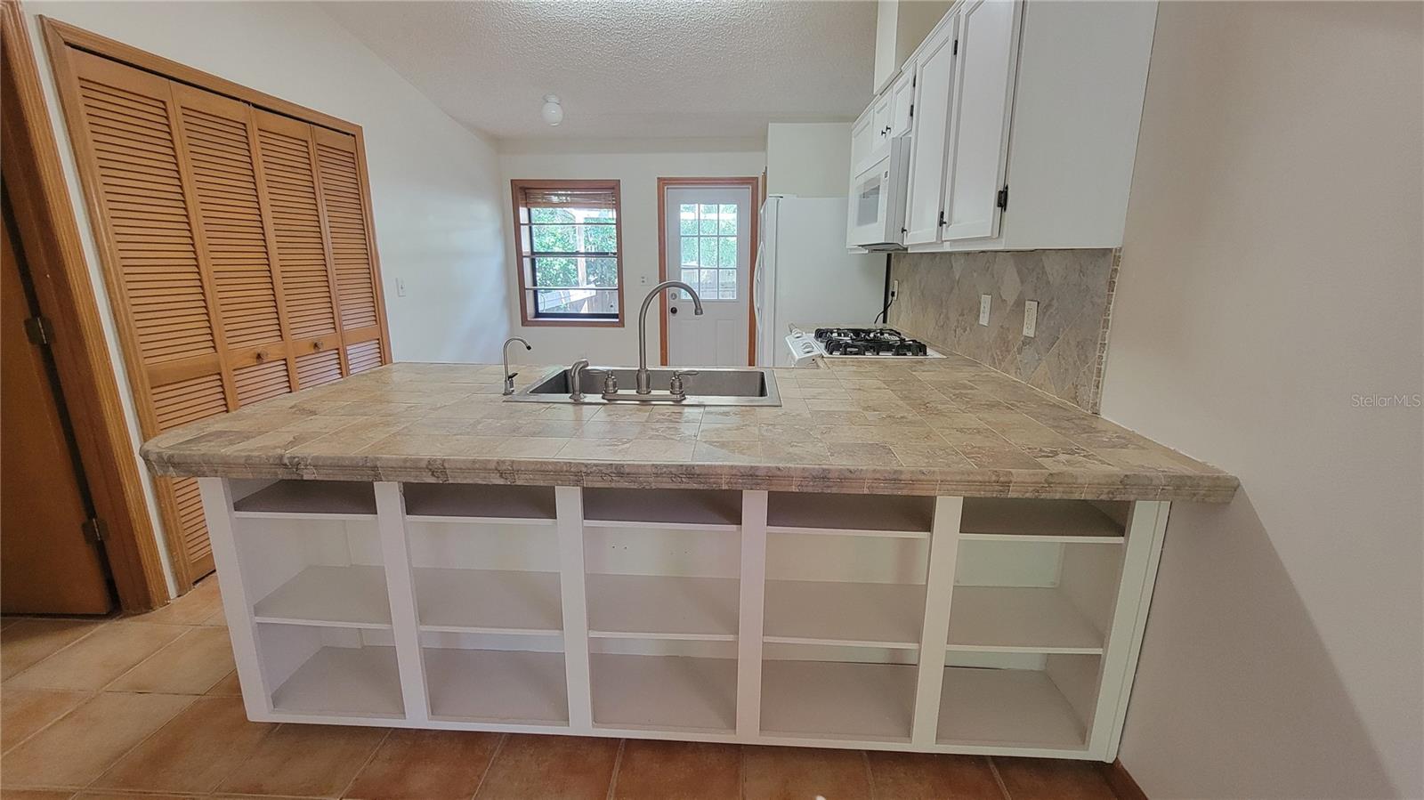VINEYARD CONDO PH 04 - Residential