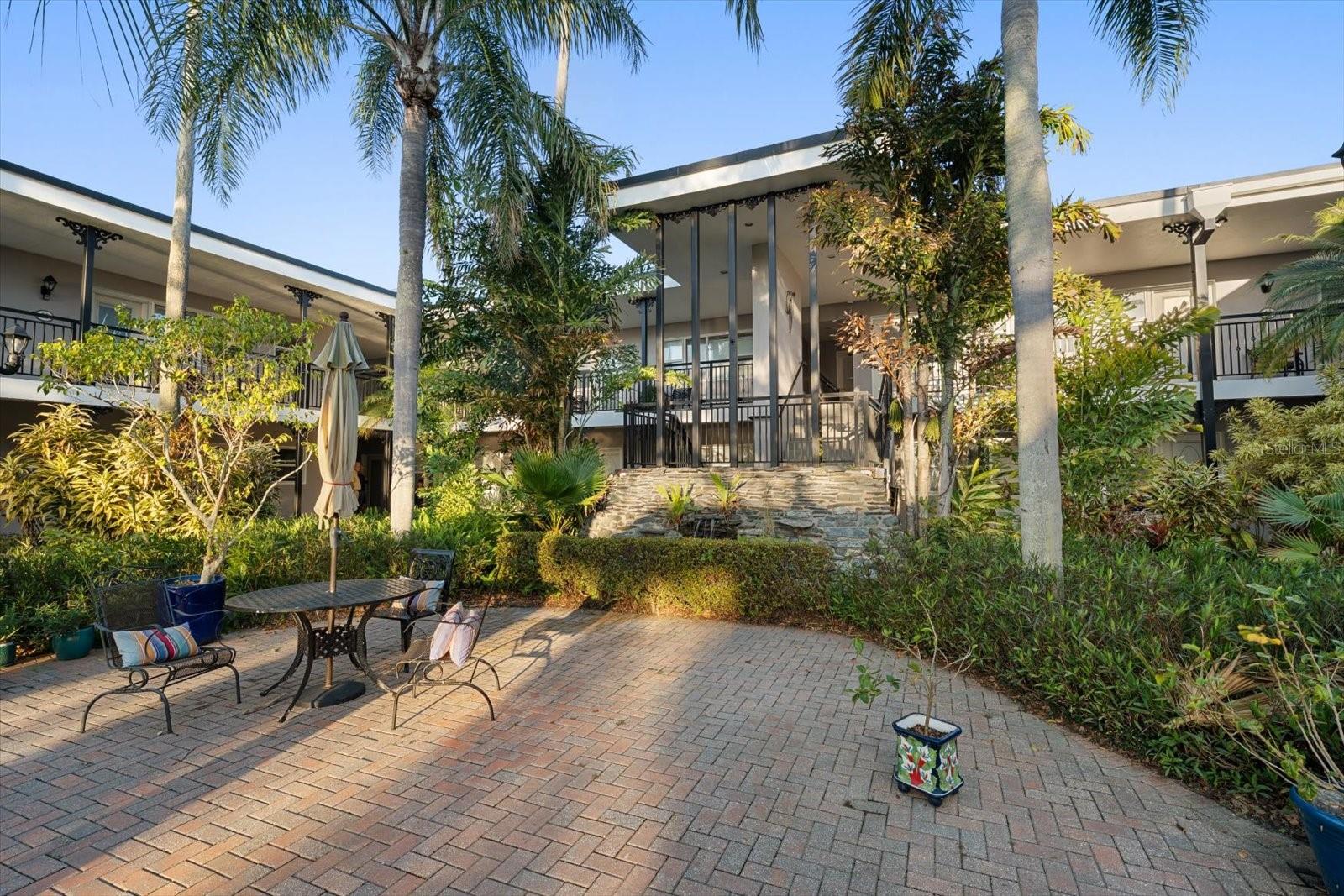 VICTORIA THE CONDO - Residential