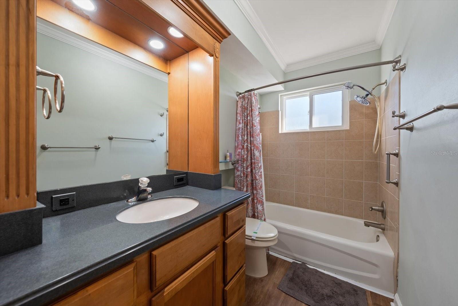 VICTORIA THE CONDO - Residential