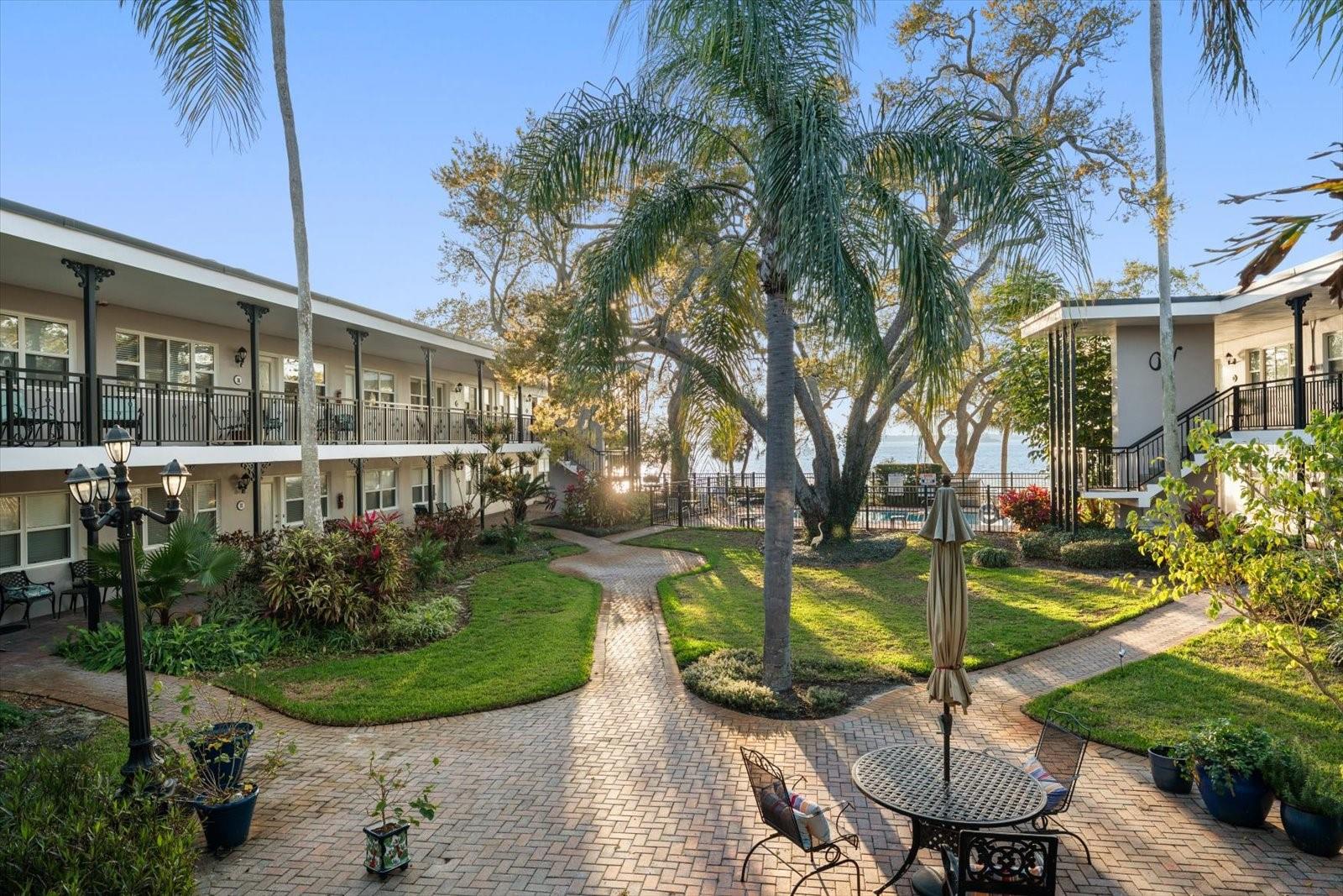 VICTORIA THE CONDO - Residential