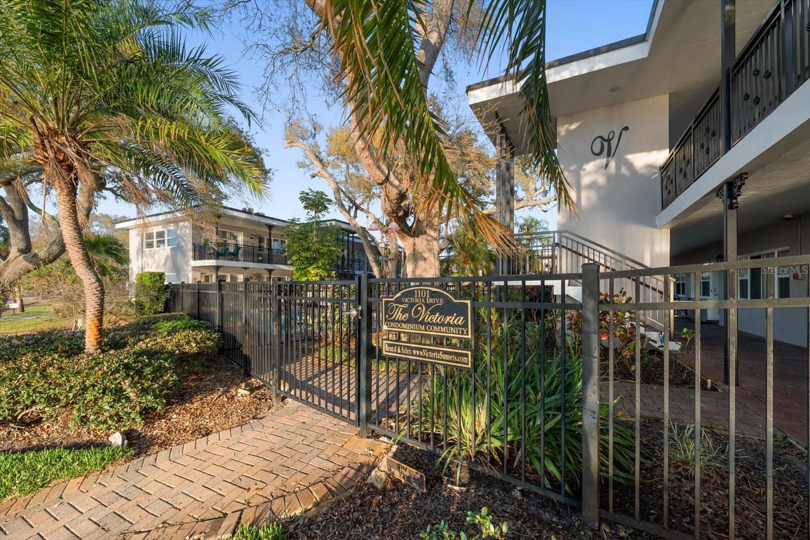 VICTORIA THE CONDO - Residential