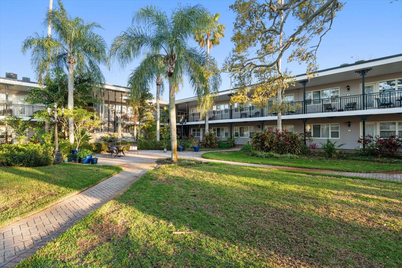 VICTORIA THE CONDO - Residential