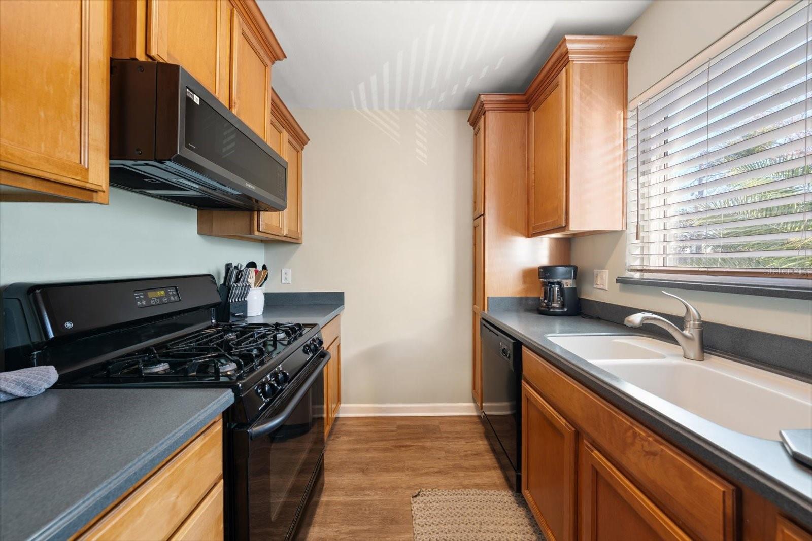 VICTORIA THE CONDO - Residential