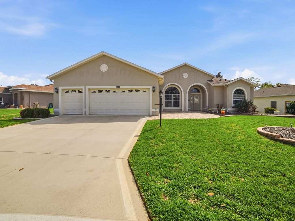 Photo of 24530 Parlange Court, Leesburg, FL 34748 (MLS # G5110076)