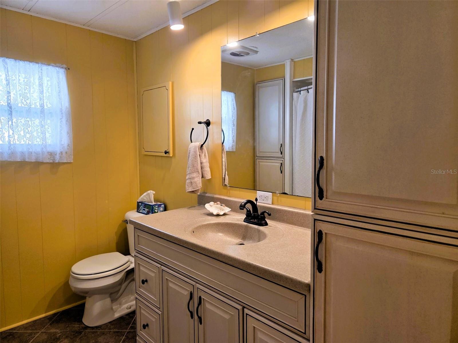 OAKWOOD MANOR - Residential