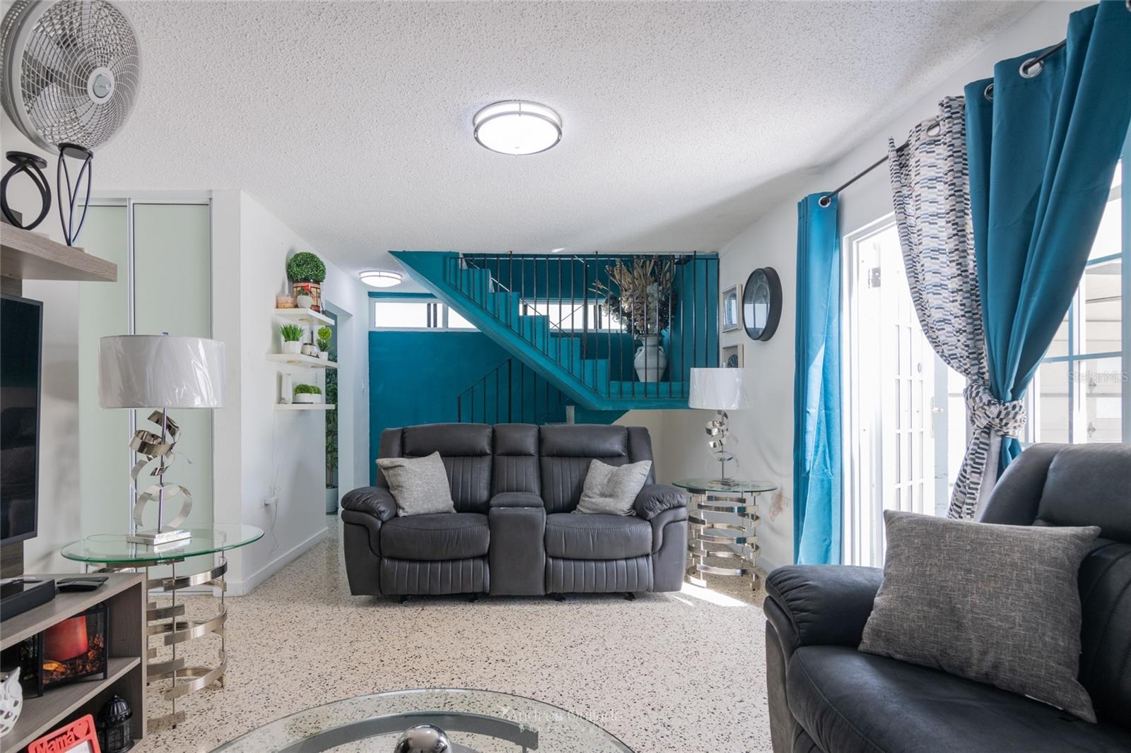 COUNTRY CLUB - Residential