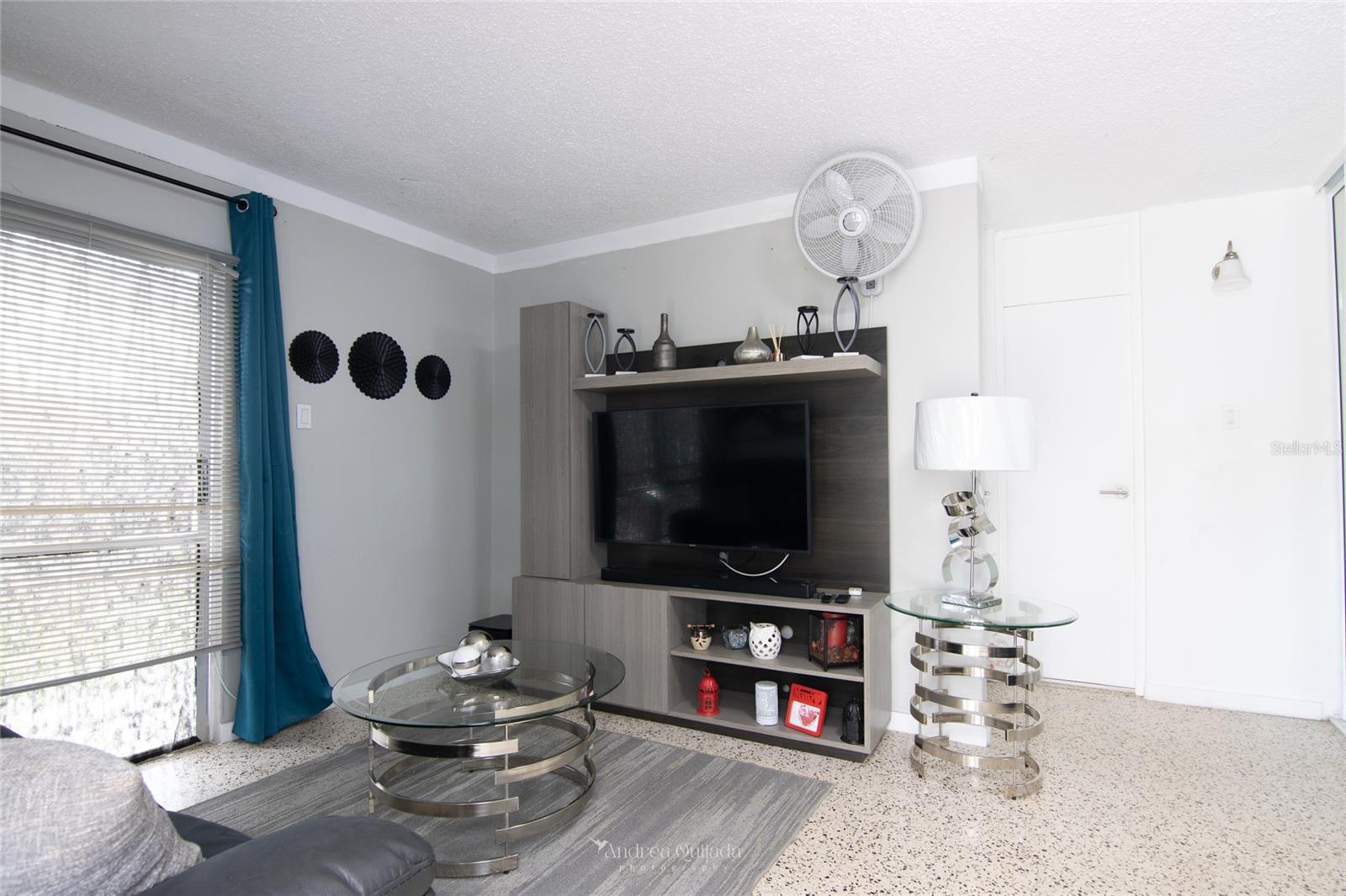 COUNTRY CLUB - Residential