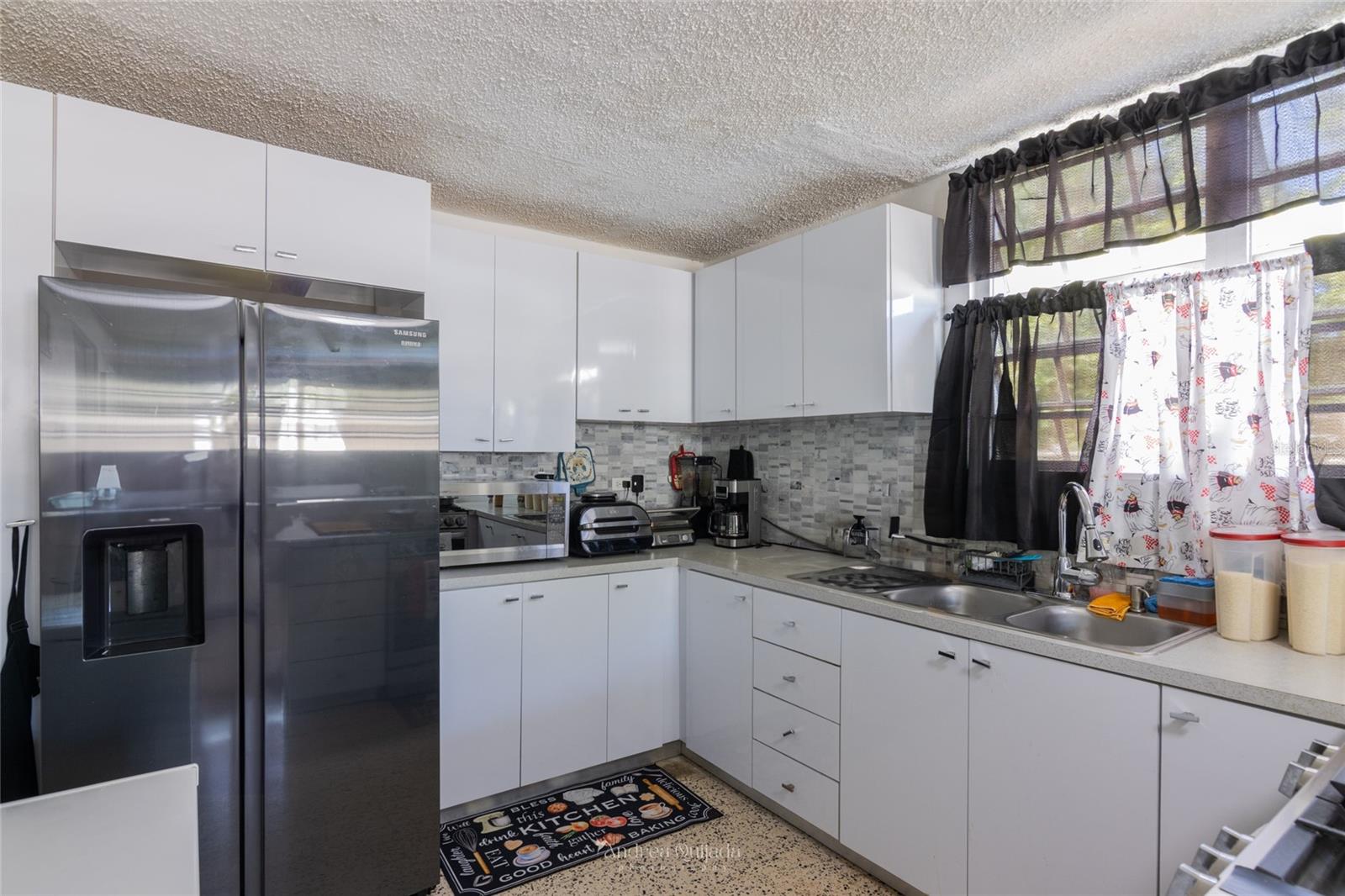 COUNTRY CLUB - Residential