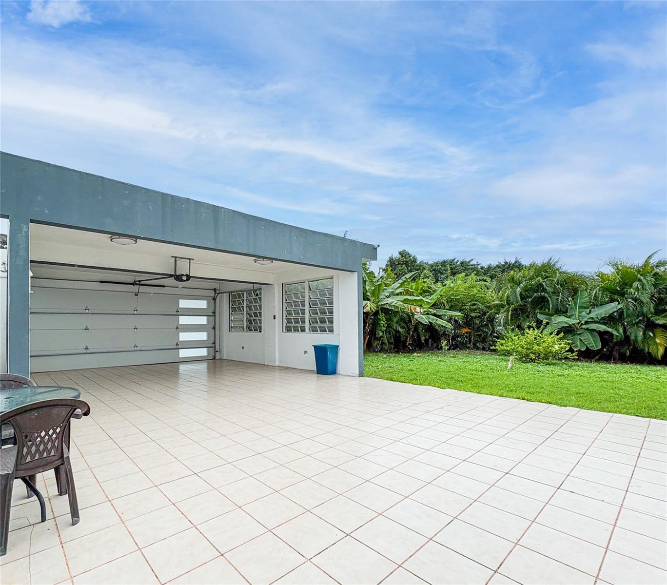 COUNTRY CLUB - Residential