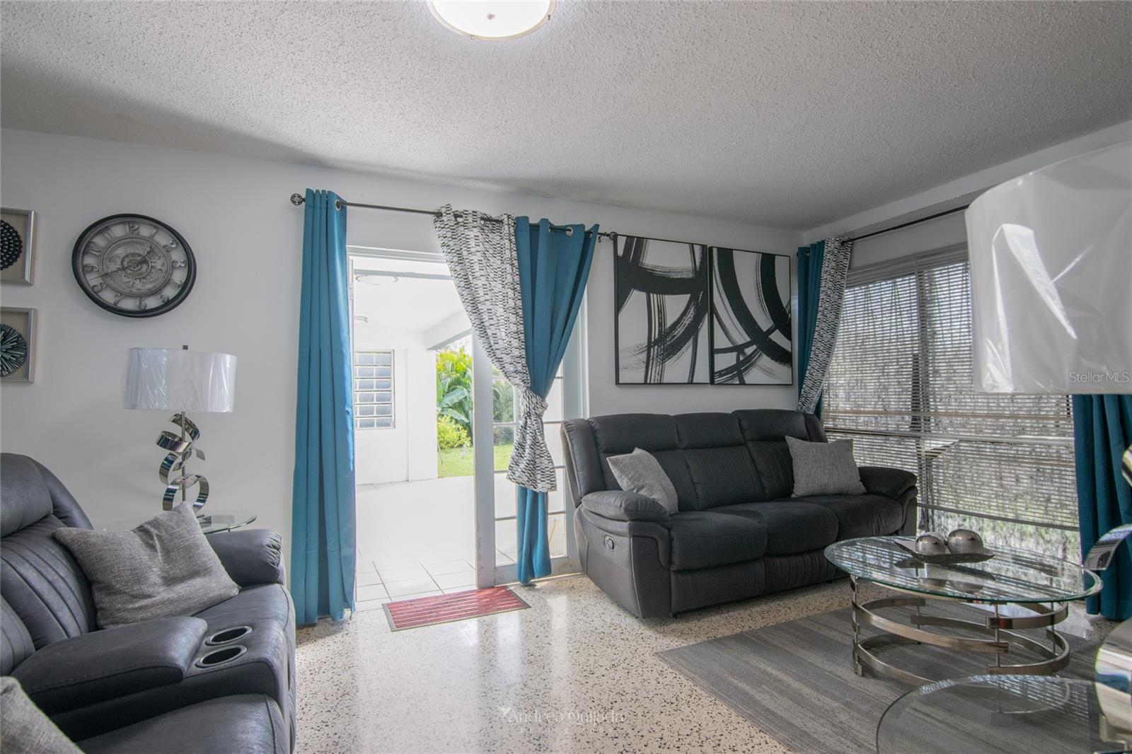 COUNTRY CLUB - Residential