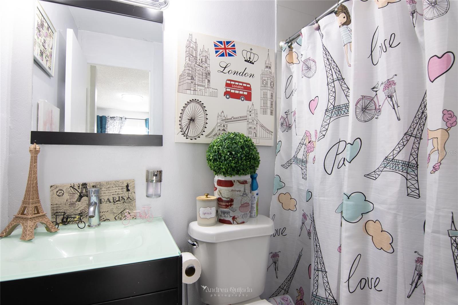 COUNTRY CLUB - Residential