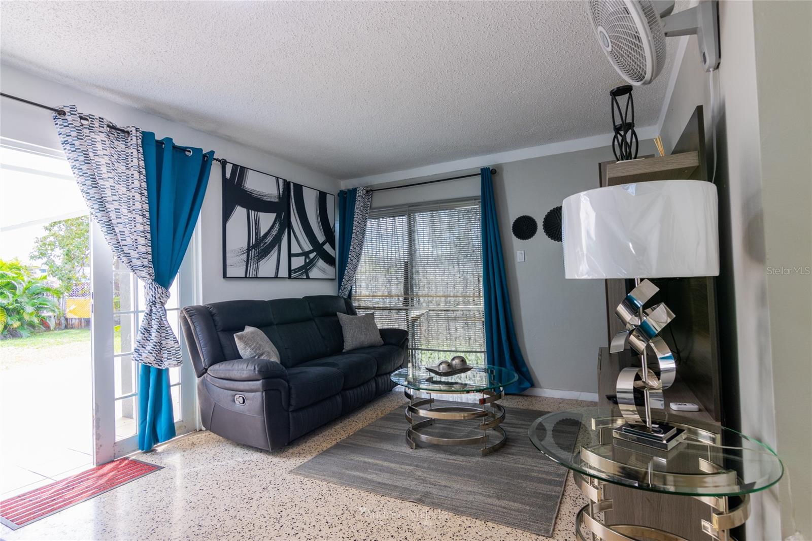 COUNTRY CLUB - Residential