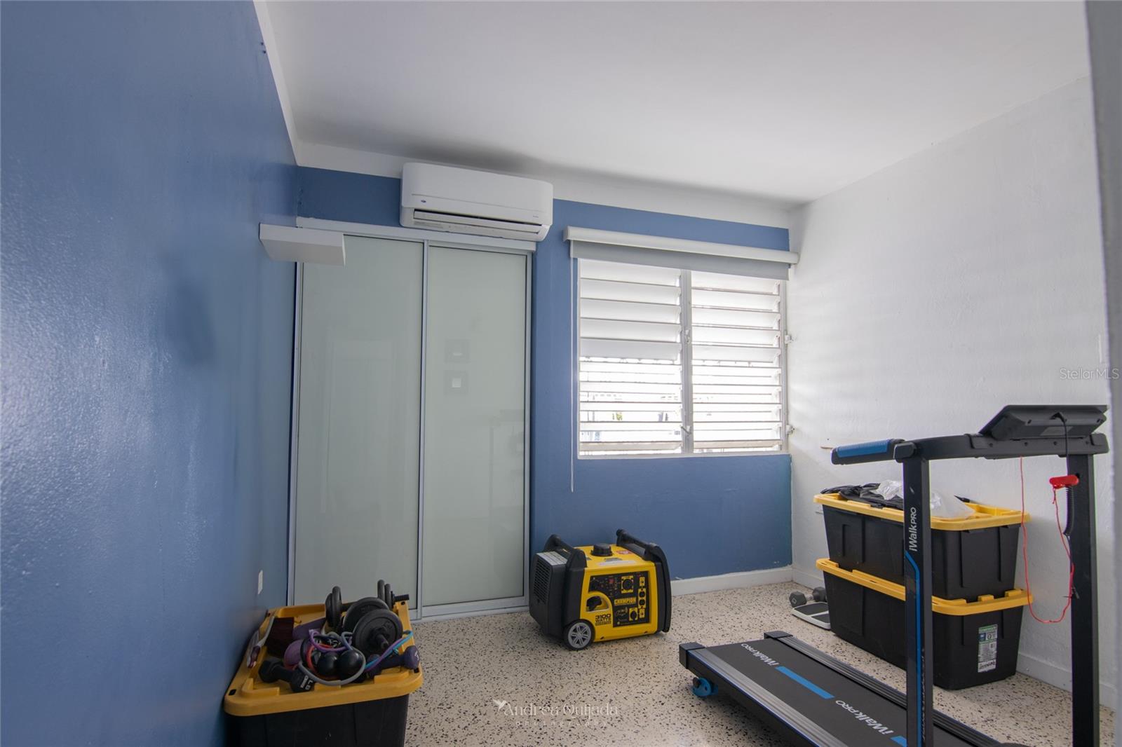 COUNTRY CLUB - Residential