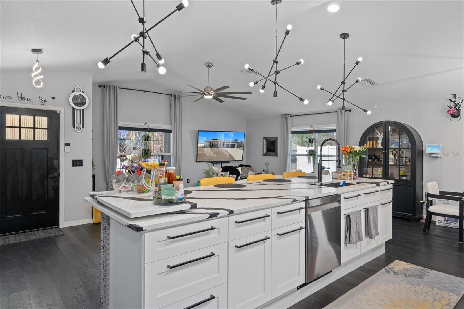 ROYAL HIGHLANDS - Residential