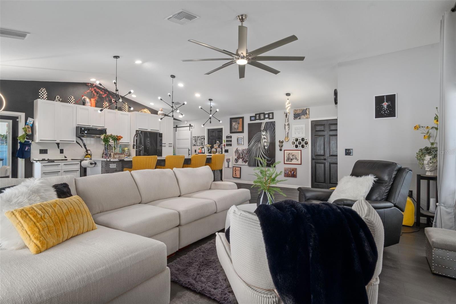 ROYAL HIGHLANDS - Residential