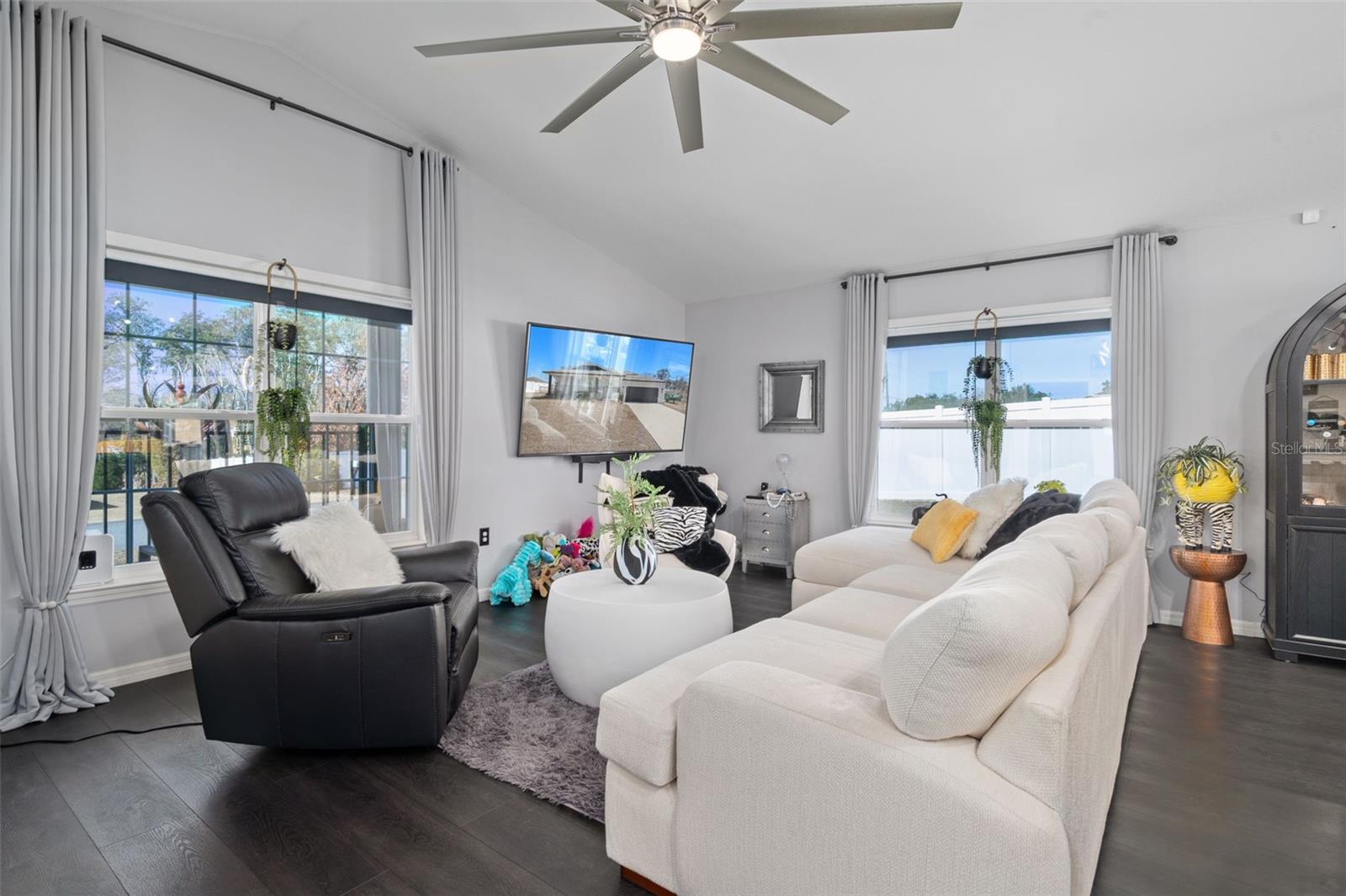 ROYAL HIGHLANDS - Residential