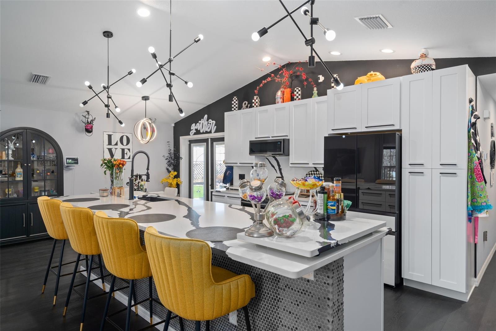 ROYAL HIGHLANDS - Residential