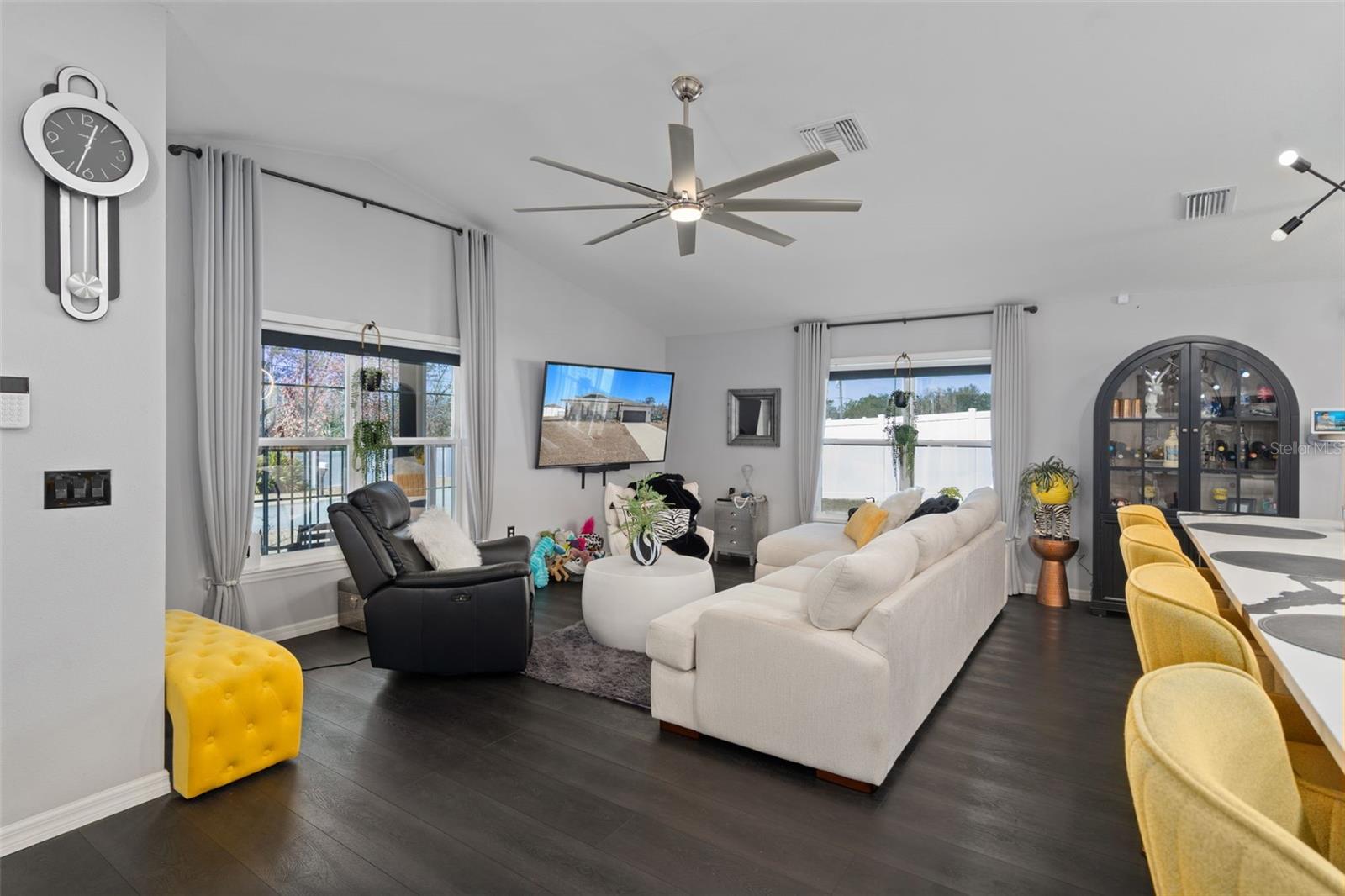 ROYAL HIGHLANDS - Residential