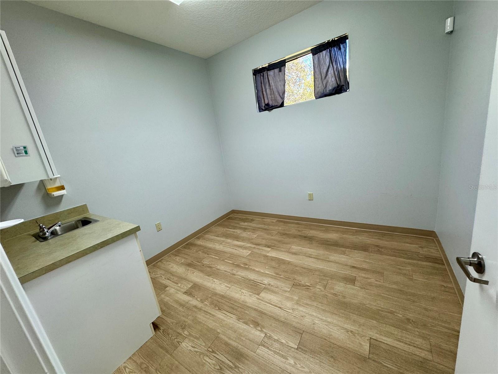 GOLDENROD CROSSINGS - Commercial Lease