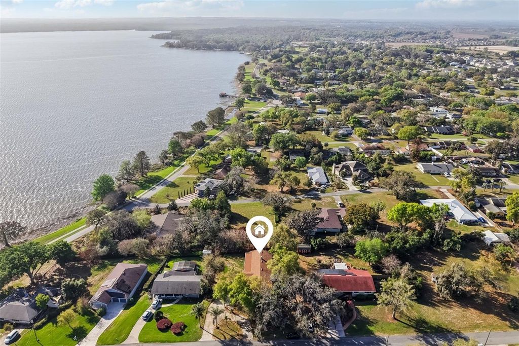 Photo of 131 E Palmetto Avenue, Howey In The Hills, FL 34737 (MLS # G5108747)