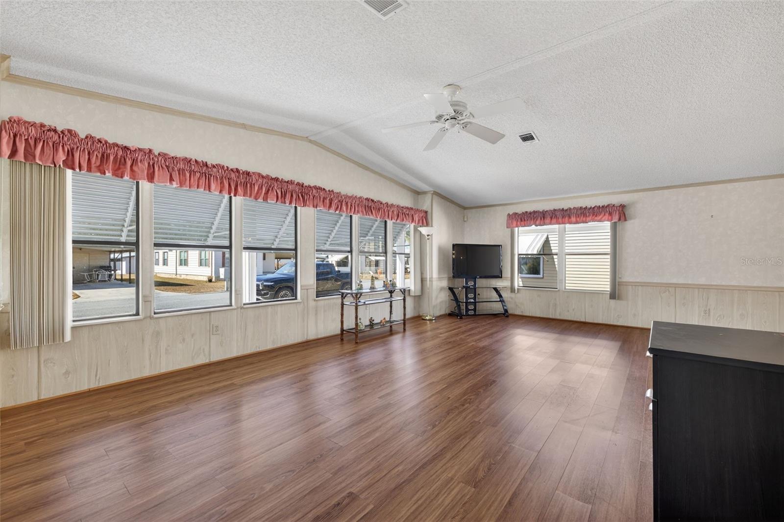 COLONY HILLS COMMUNITY - Residential