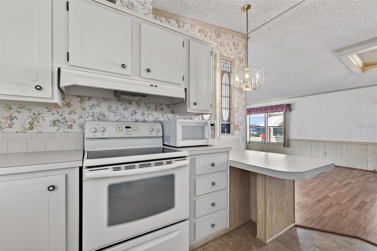 COLONY HILLS COMMUNITY - Residential