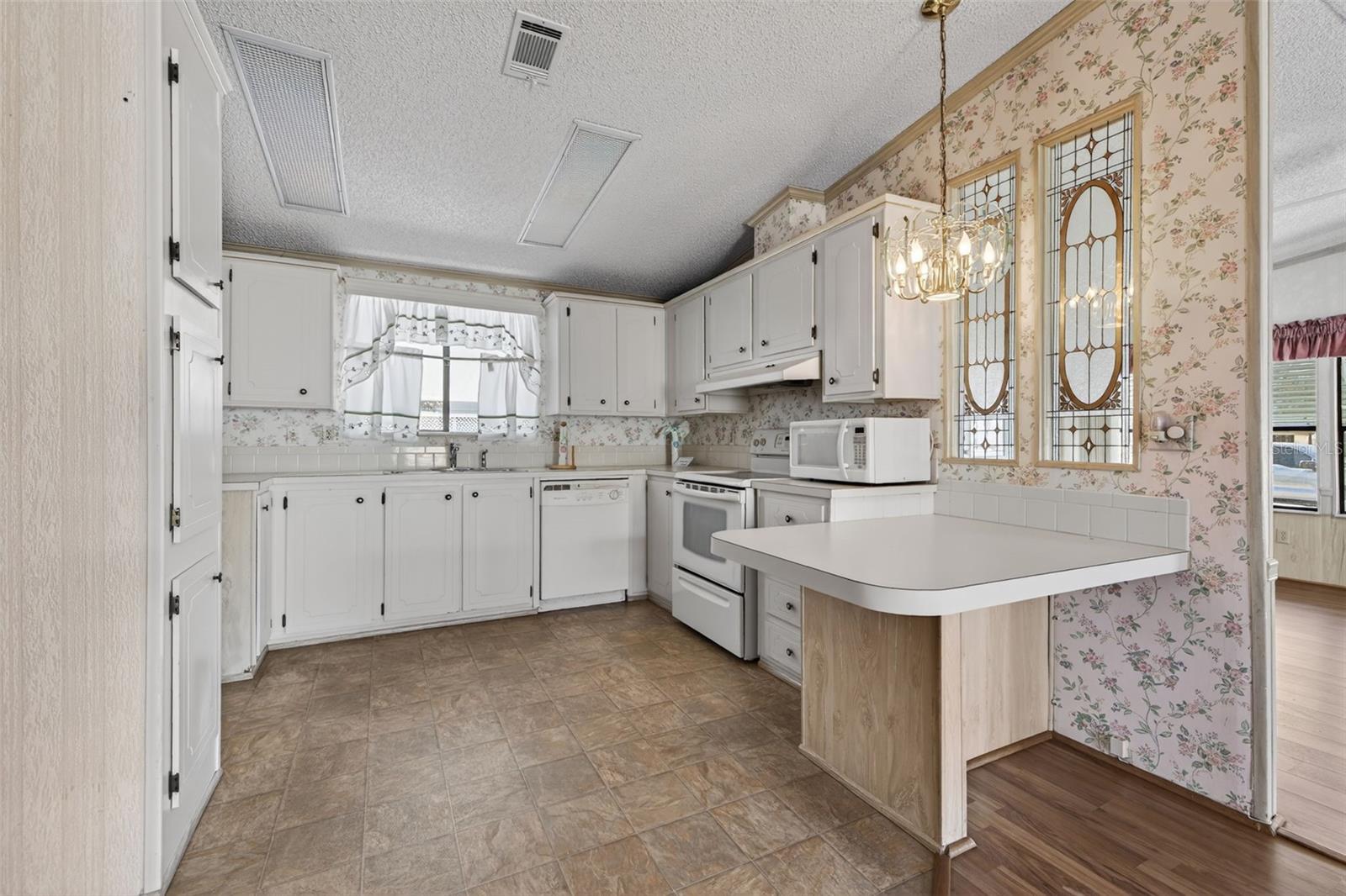 COLONY HILLS COMMUNITY - Residential