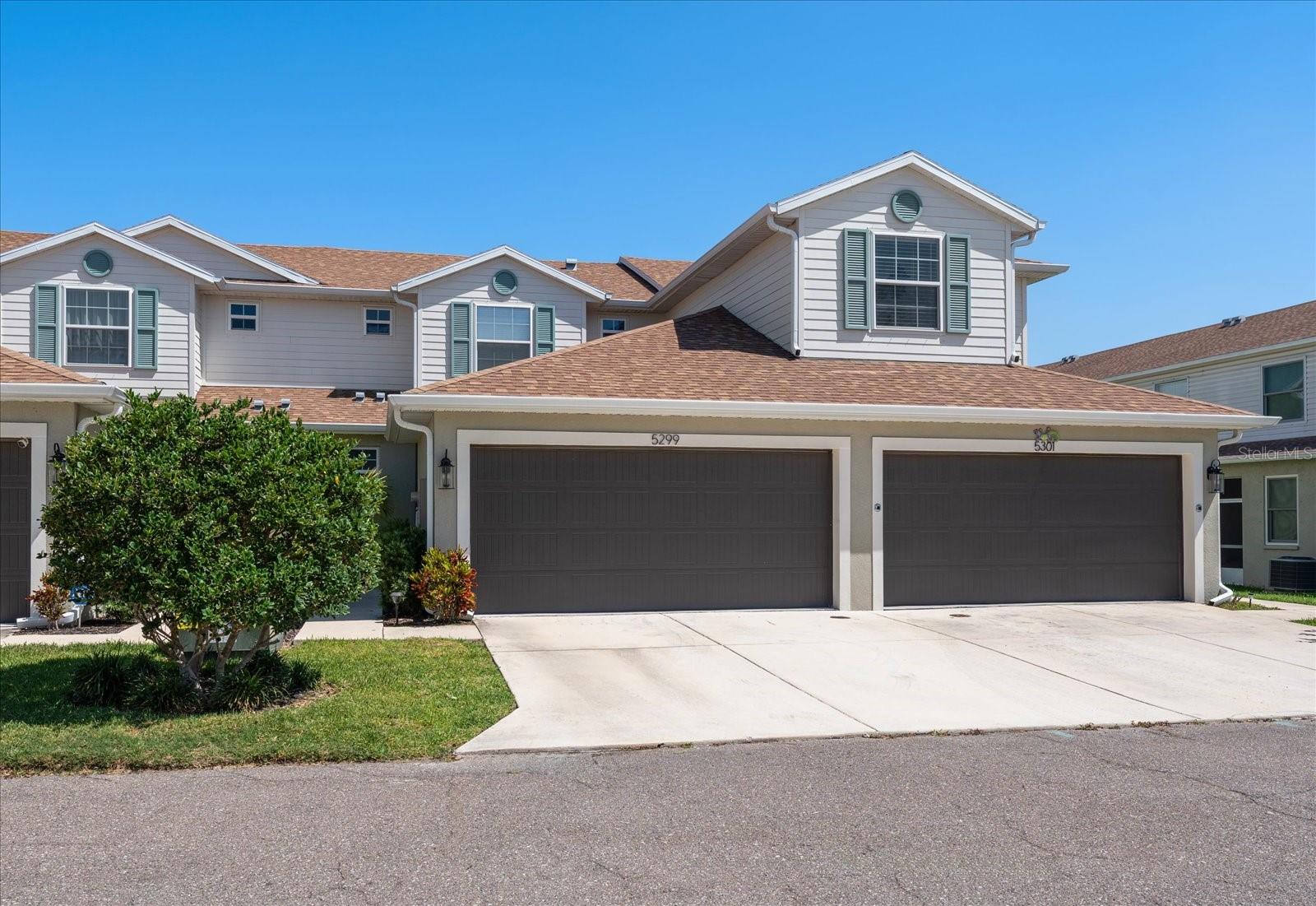 HERITAGE OAKS TWNHMS - Residential