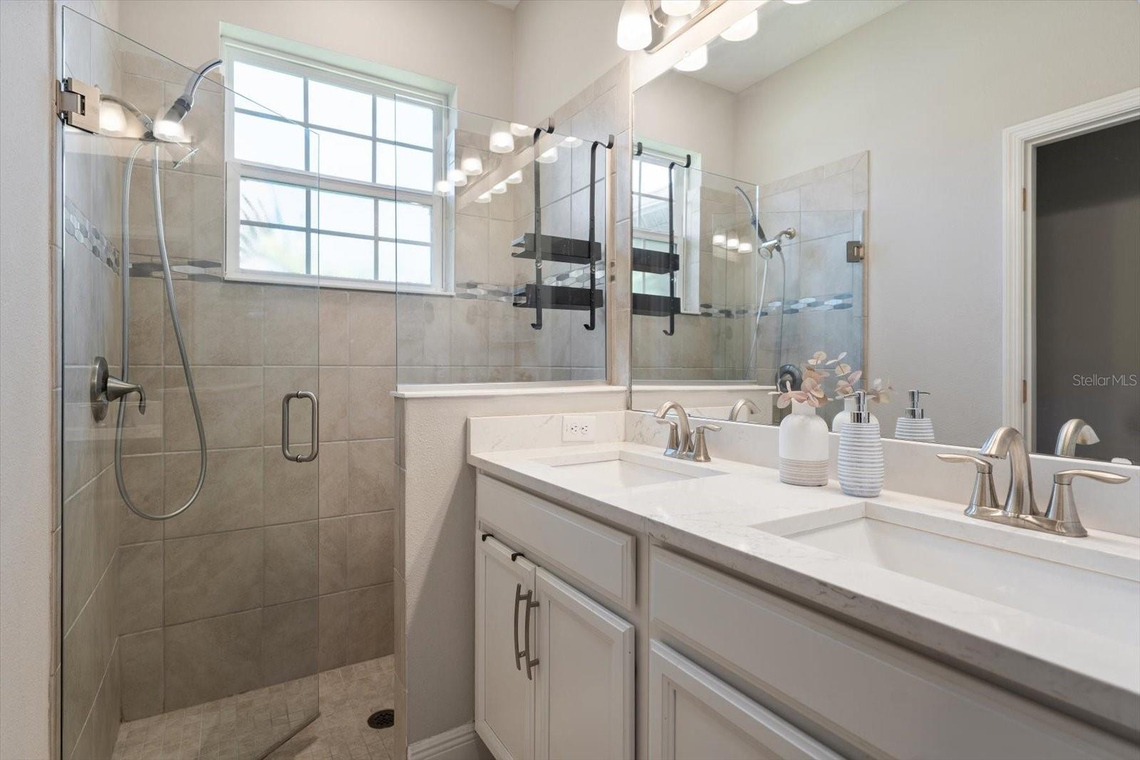 HERITAGE OAKS TWNHMS - Residential
