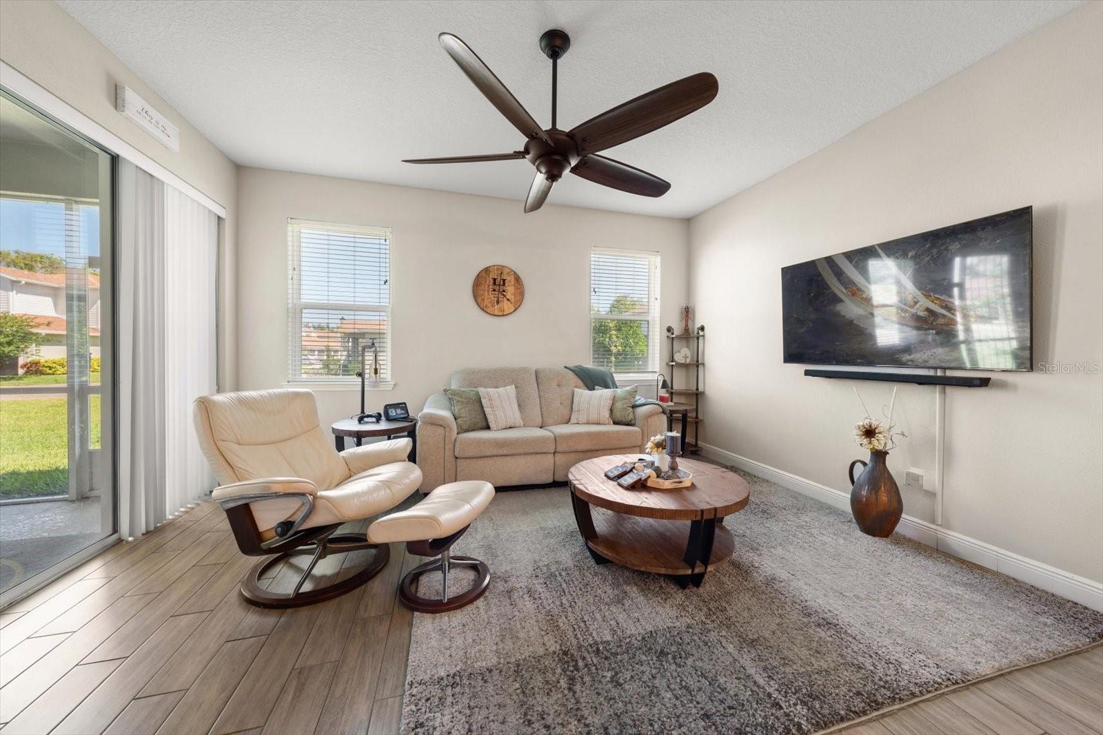HERITAGE OAKS TWNHMS - Residential