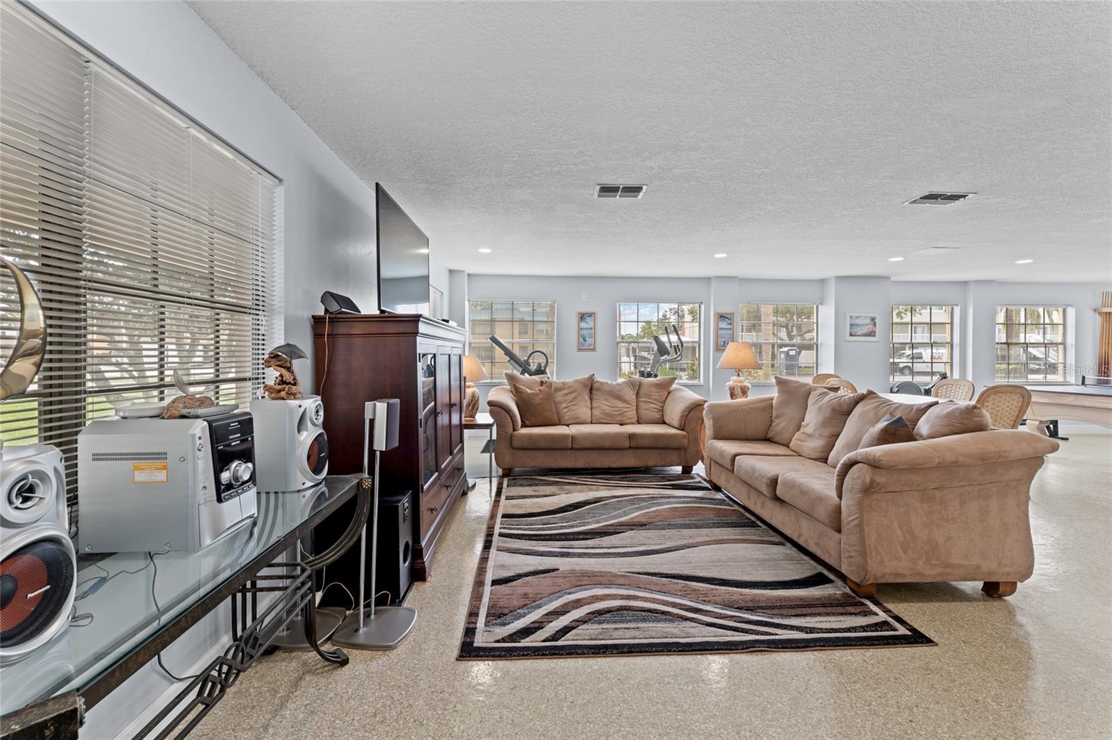 HARBOR POINTE CONDO - Residential