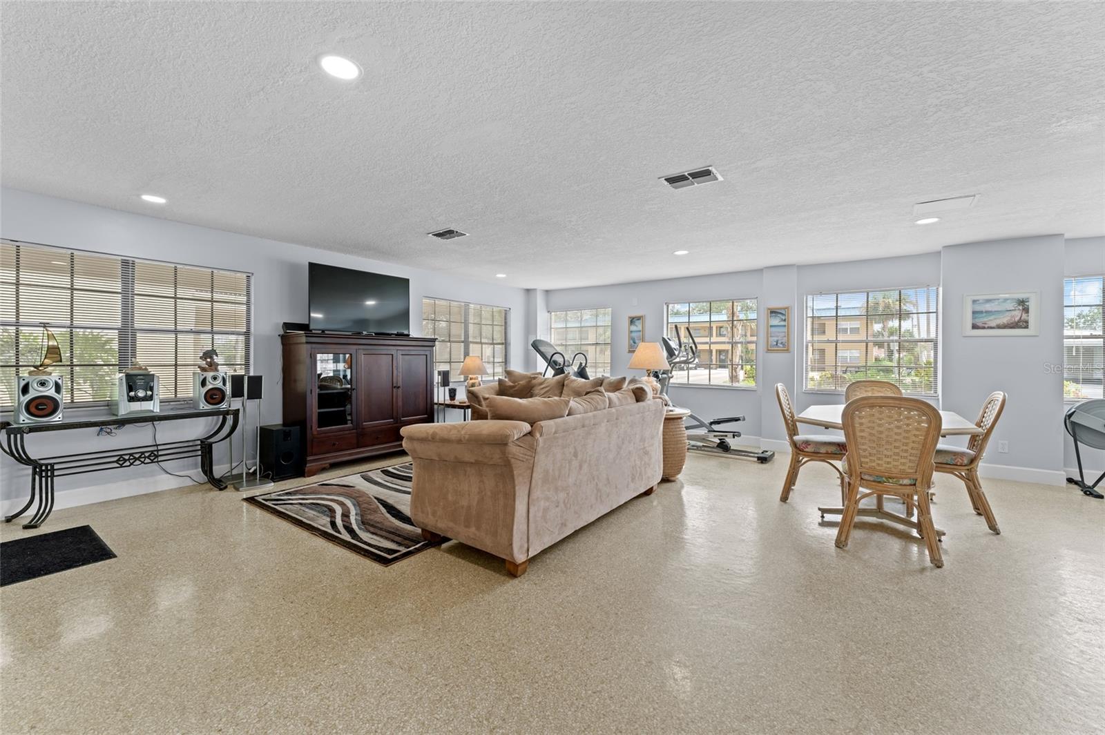 HARBOR POINTE CONDO - Residential