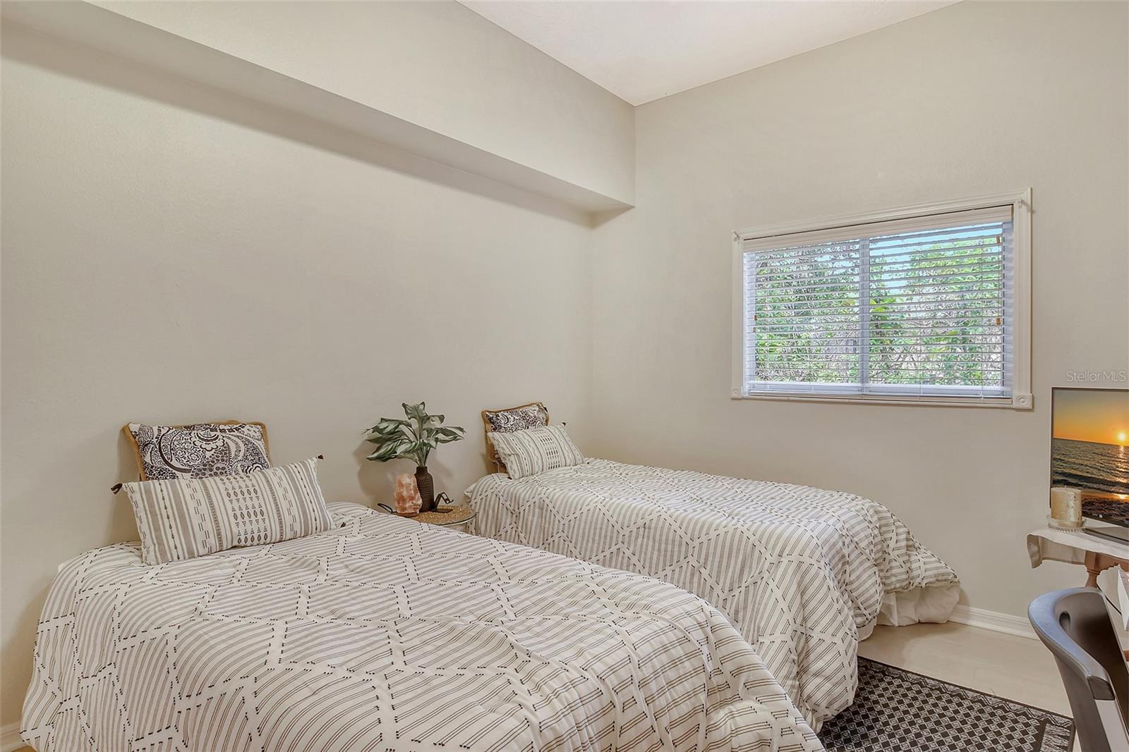 HIDDEN OAKS - Residential