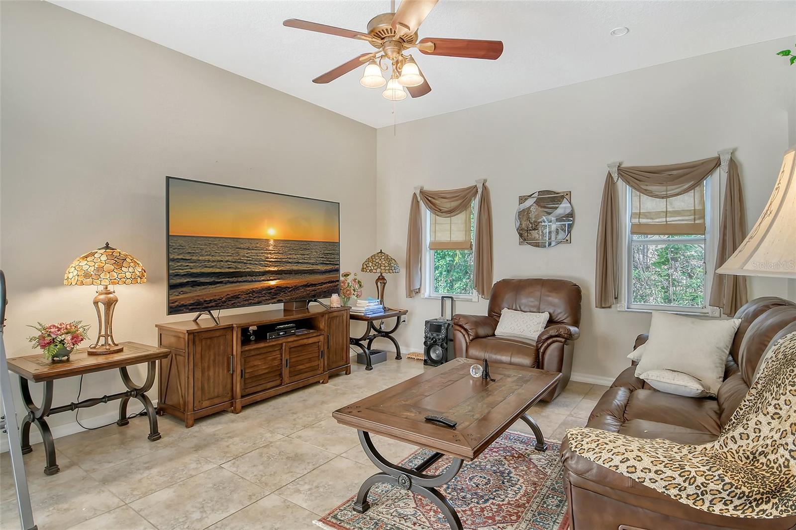 HIDDEN OAKS - Residential