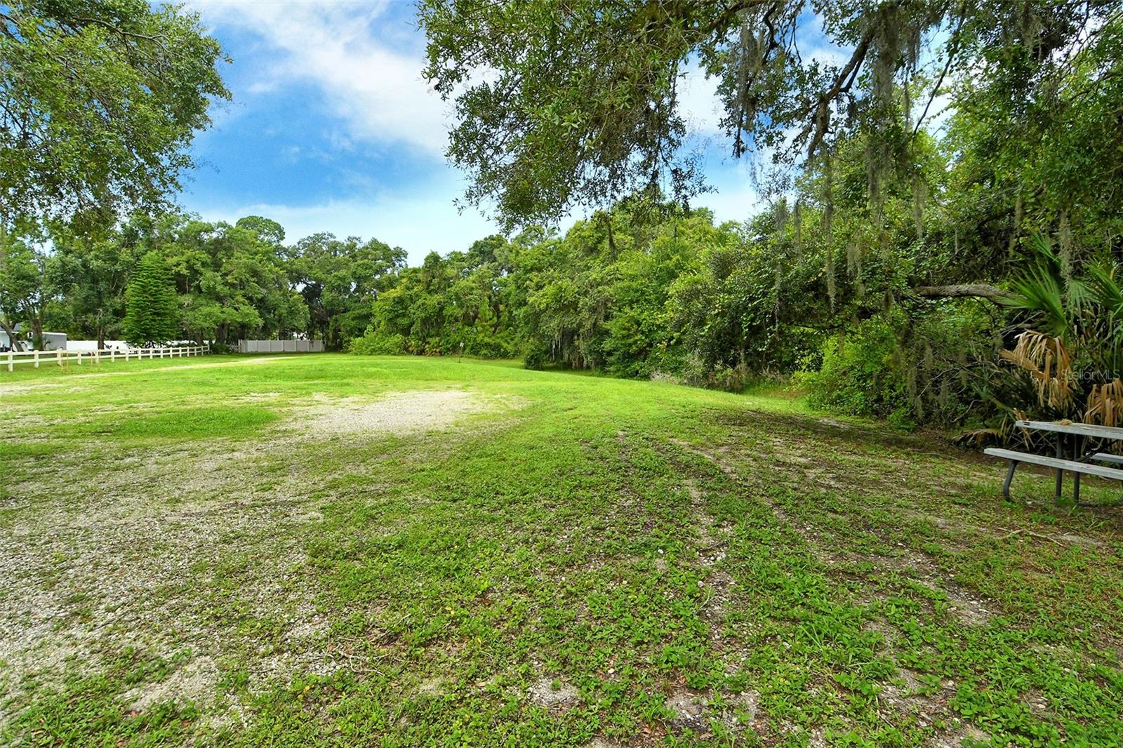 HIDDEN OAKS - Residential