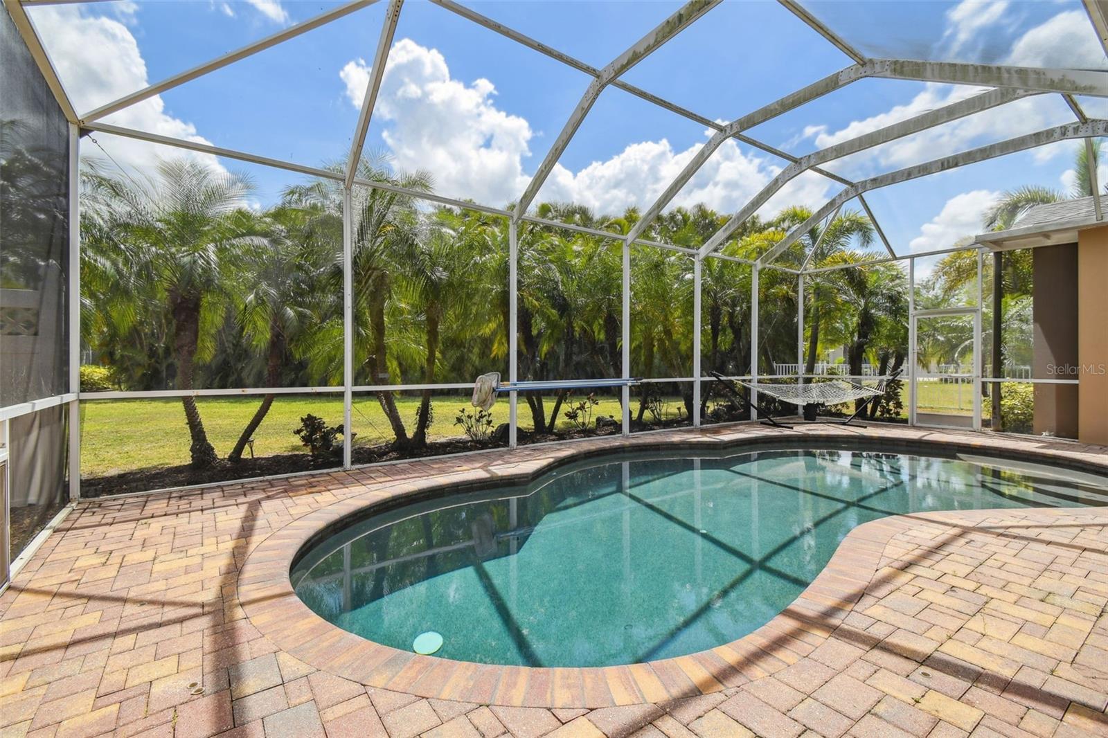 824 ISLEBAY DRIVE