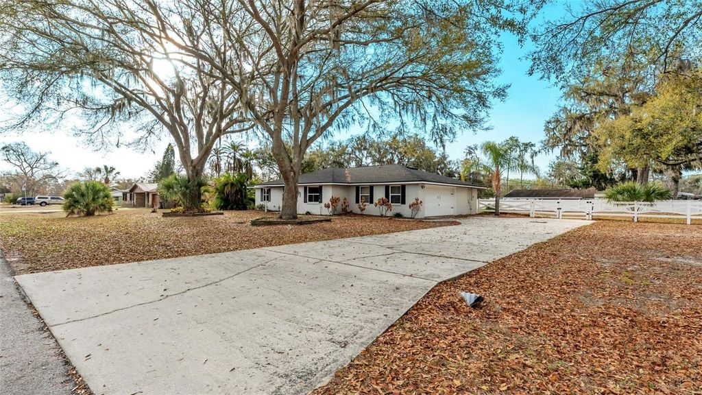 Photo of 4036 Hollyhead Circle S, Lakeland, FL 33811 (MLS # L4959910)