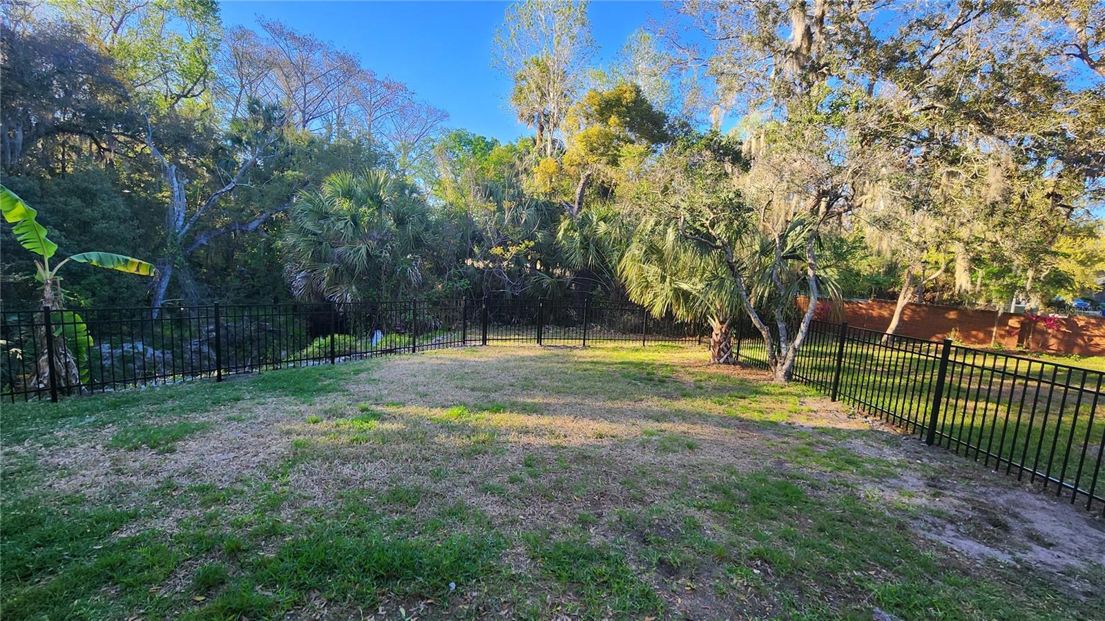 1445 CREEKSIDE CIRCLE