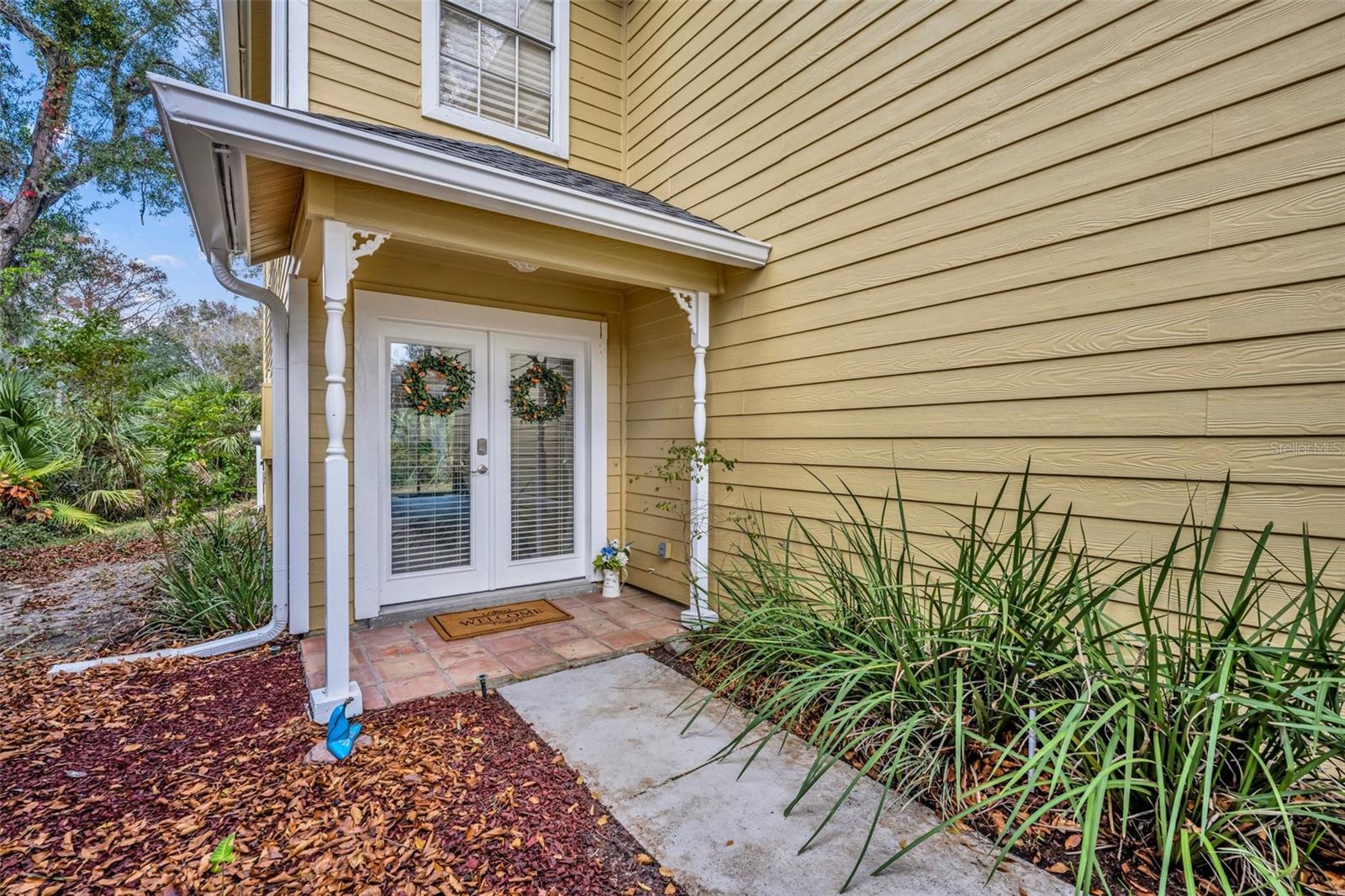 1445 CREEKSIDE CIRCLE
