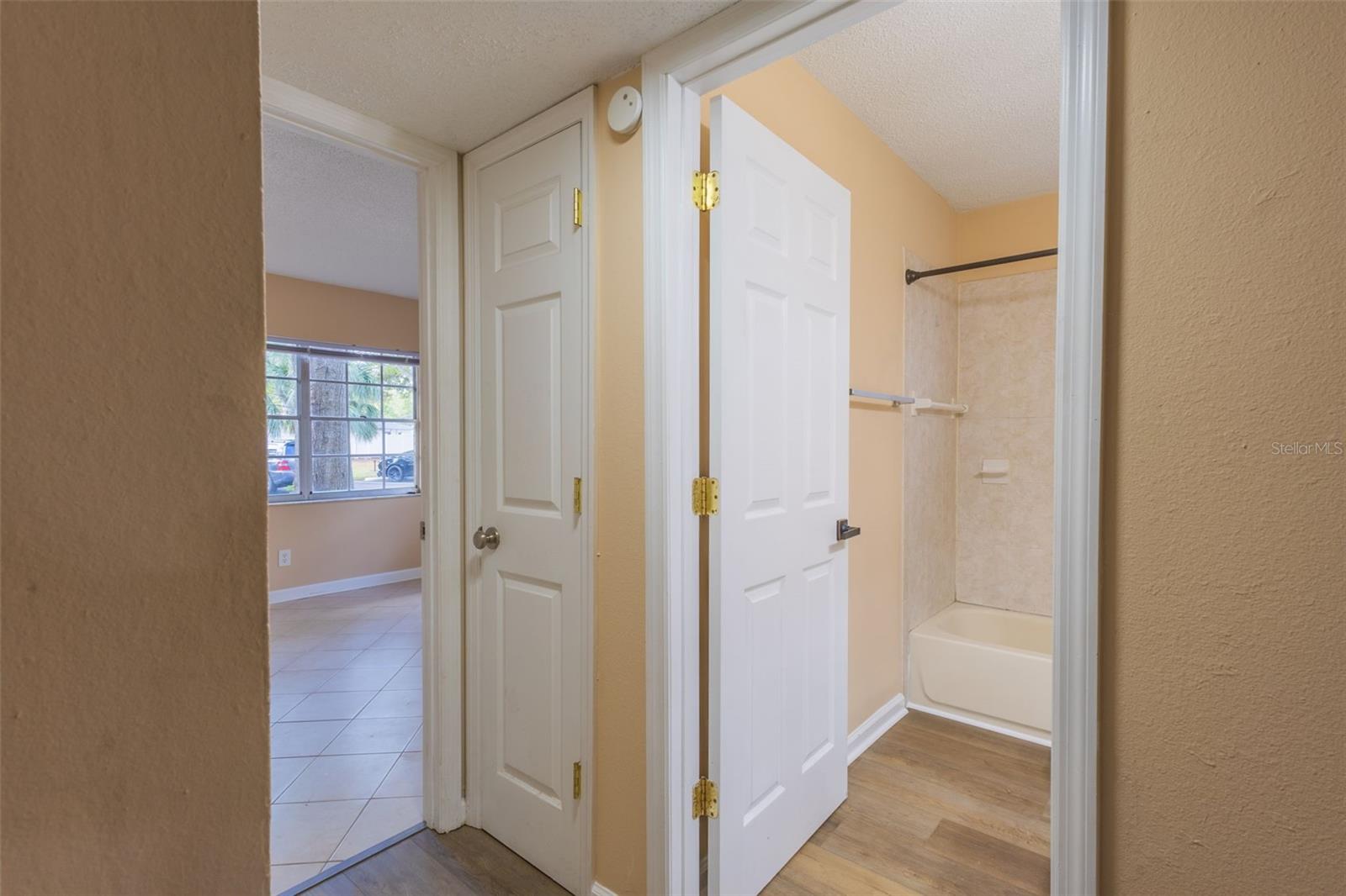 OAK LAKE CONDO - Residential